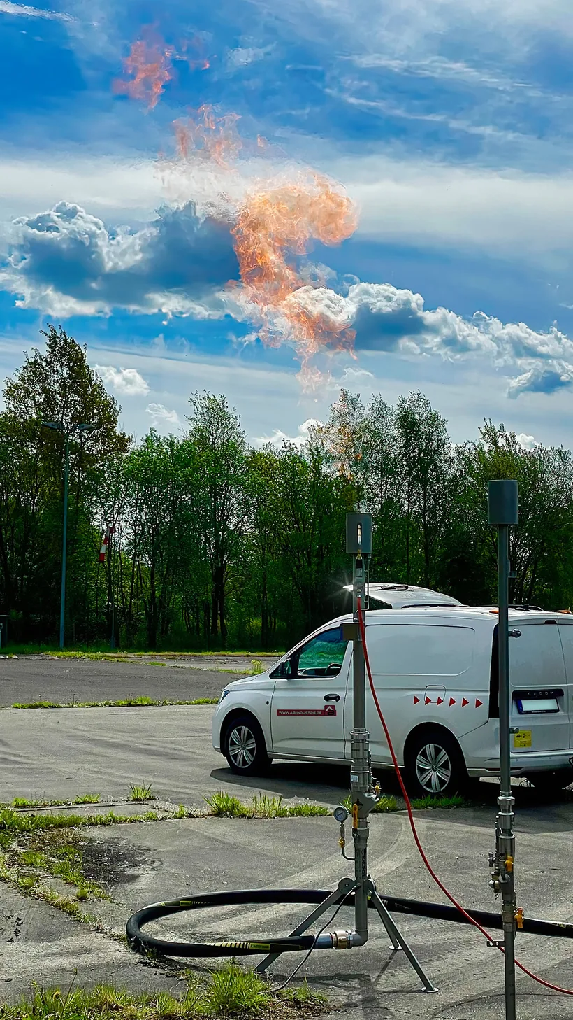 Mobile Gasfackel von AB Industrie Service im Feldeinsatz